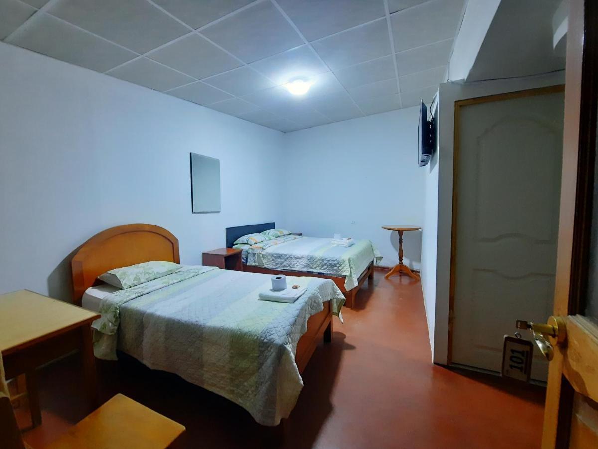 Hostal Dulzura Caraz Esterno foto